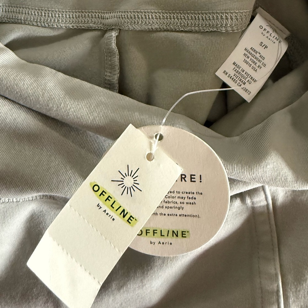 NWT Aerie Offline Light Gray/Green High-Rise Seam Detail Crop Leggings